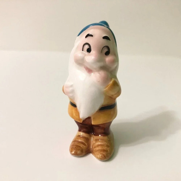Vintage Bashful Figurine Snow White Dwarfs Disney  Japan 2.5 Inch Tall Figure - Picture 1 of 15